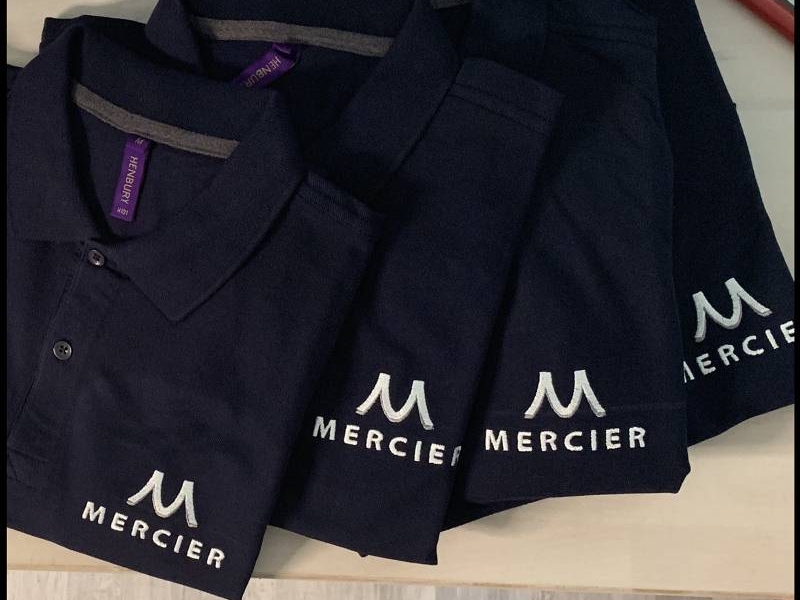 Broderie sur cœur de polo