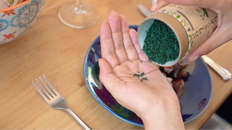 Paillettes sèche de spiruline française, spots vidéo produit et recettes pour les réseaux sociaux de la ferme Umamiz à Pézenas (34)